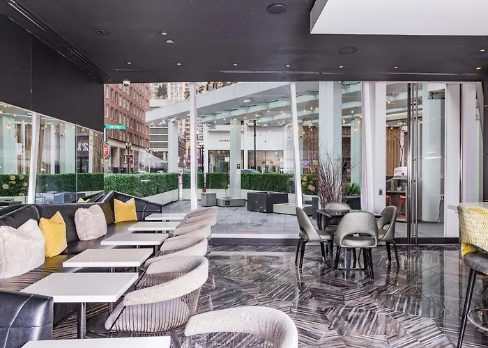 Sofitel Magnificent Mile Hotel 5*