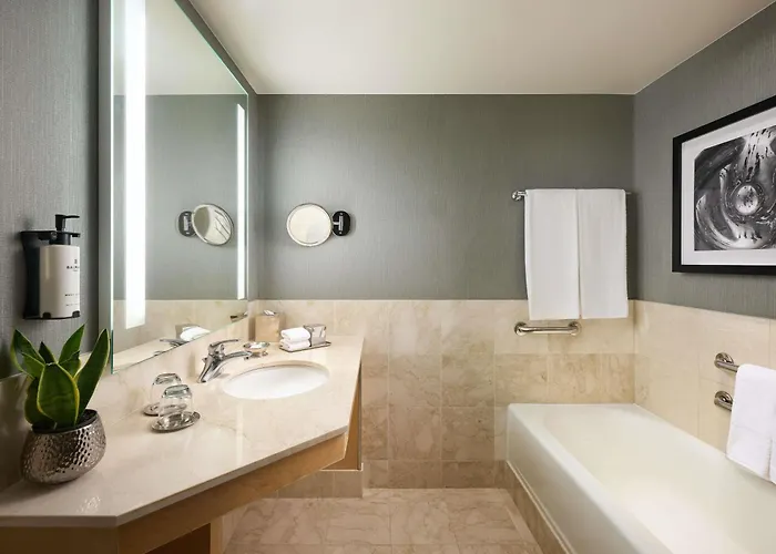 Sofitel Magnificent Mile Hotel 5*